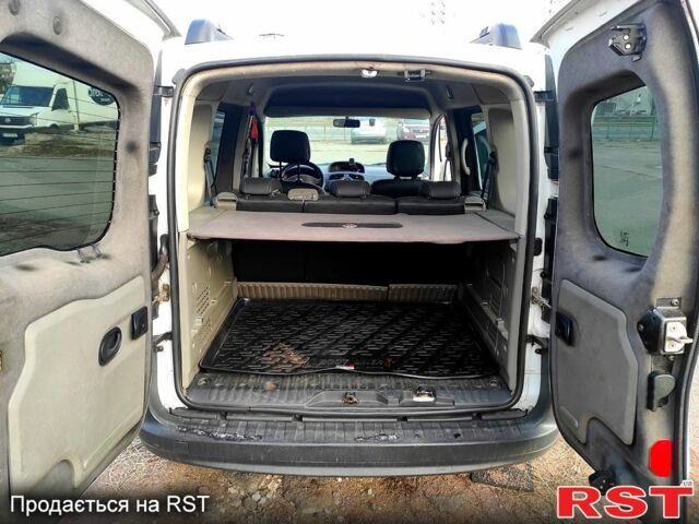 Белый Рено Кенгу, объемом двигателя 15 л и пробегом 300 тыс. км за 6000 $, фото 3 на Automoto.ua