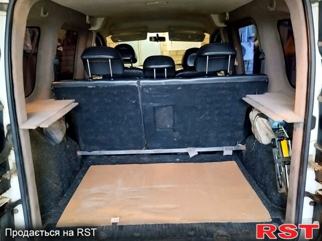 Белый Рено Кенгу, объемом двигателя 1.5 л и пробегом 120 тыс. км за 5100 $, фото 8 на Automoto.ua