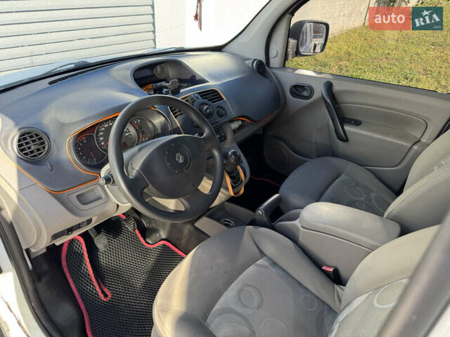 Белый Рено Кенгу, объемом двигателя 0 л и пробегом 330 тыс. км за 5200 $, фото 2 на Automoto.ua