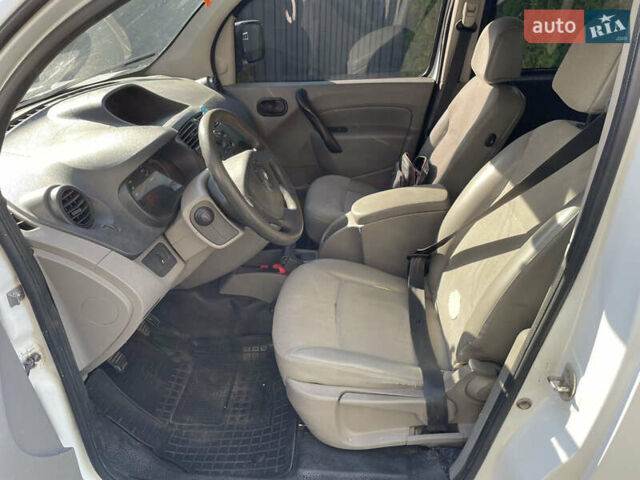 Белый Рено Кенгу, объемом двигателя 1.46 л и пробегом 254 тыс. км за 4100 $, фото 3 на Automoto.ua