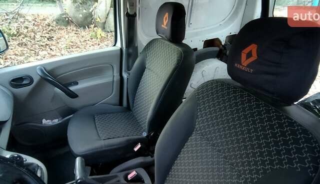 Белый Рено Кенгу, объемом двигателя 1.5 л и пробегом 385 тыс. км за 2100 $, фото 5 на Automoto.ua