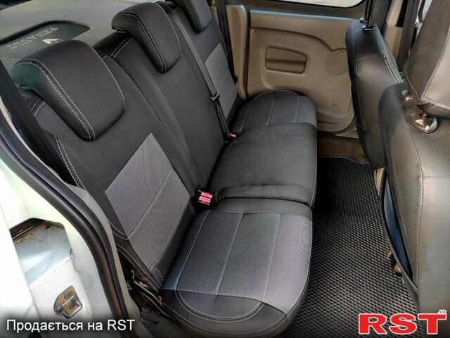 Белый Рено Кенгу, объемом двигателя 15 л и пробегом 300 тыс. км за 6000 $, фото 6 на Automoto.ua