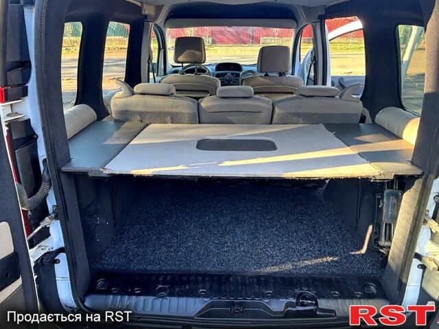 Белый Рено Кенгу, объемом двигателя 1.5 л и пробегом 368 тыс. км за 5500 $, фото 5 на Automoto.ua