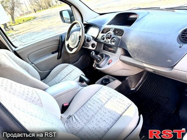 Белый Рено Кенгу, объемом двигателя 1.5 л и пробегом 368 тыс. км за 5500 $, фото 4 на Automoto.ua