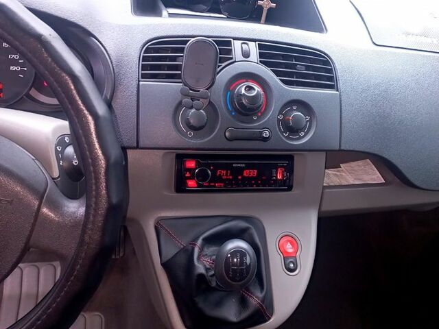 Белый Рено Кенгу, объемом двигателя 1.6 л и пробегом 195 тыс. км за 5800 $, фото 1 на Automoto.ua