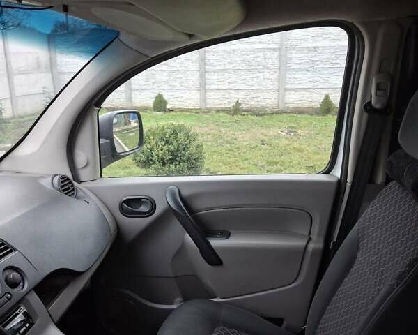 Белый Рено Кенгу, объемом двигателя 1.46 л и пробегом 334 тыс. км за 5900 $, фото 9 на Automoto.ua