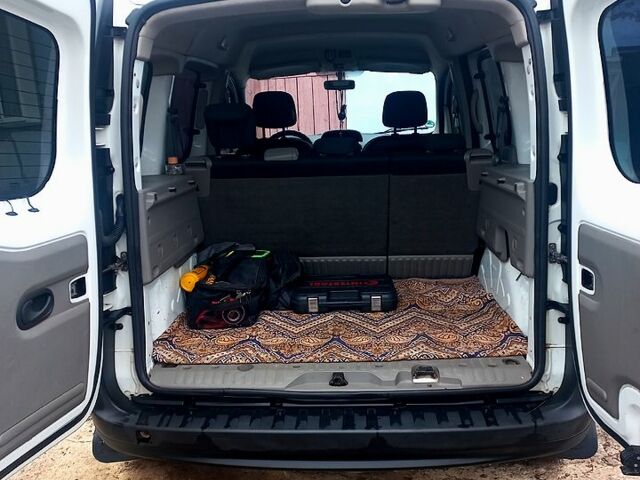 Белый Рено Кенгу, объемом двигателя 1.6 л и пробегом 195 тыс. км за 5800 $, фото 9 на Automoto.ua