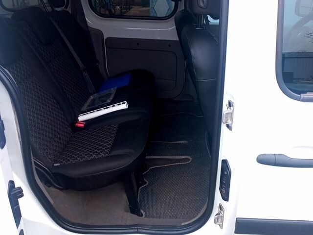 Белый Рено Кенгу, объемом двигателя 1.6 л и пробегом 195 тыс. км за 5800 $, фото 8 на Automoto.ua