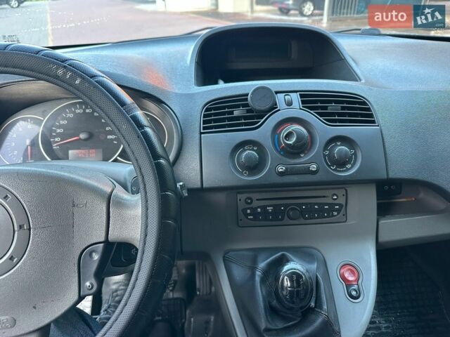 Белый Рено Кенгу, объемом двигателя 1.46 л и пробегом 297 тыс. км за 3850 $, фото 11 на Automoto.ua