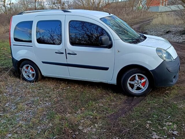 Белый Рено Кенгу, объемом двигателя 1.6 л и пробегом 310 тыс. км за 6200 $, фото 2 на Automoto.ua