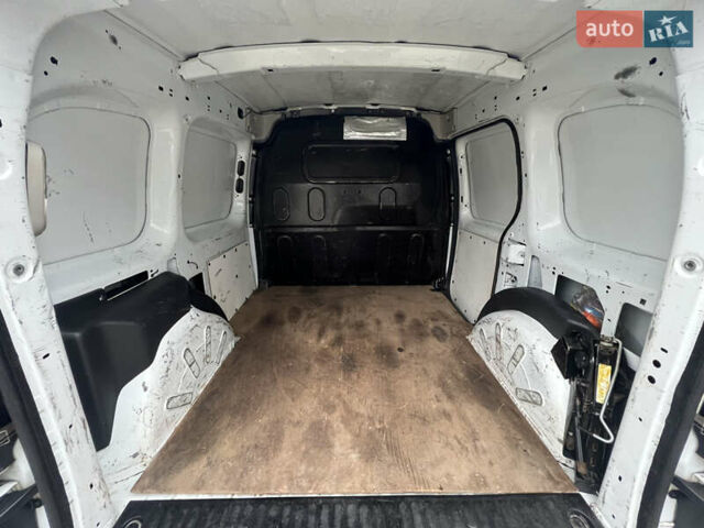 Белый Рено Кенгу, объемом двигателя 1.5 л и пробегом 262 тыс. км за 5750 $, фото 63 на Automoto.ua