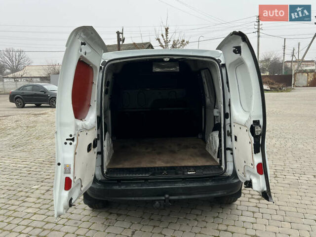 Белый Рено Кенгу, объемом двигателя 1.5 л и пробегом 262 тыс. км за 5750 $, фото 61 на Automoto.ua