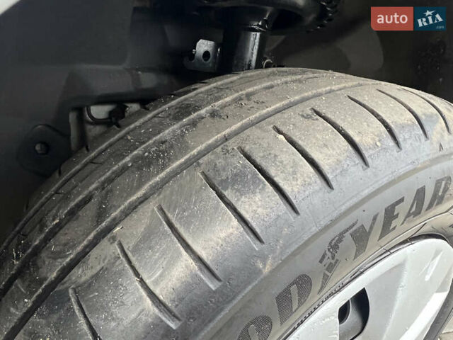 Белый Рено Кенгу, объемом двигателя 1.5 л и пробегом 262 тыс. км за 5750 $, фото 74 на Automoto.ua