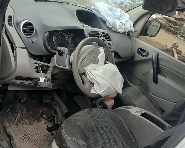 Белый Рено Кенгу, объемом двигателя 1.5 л и пробегом 215 тыс. км за 1700 $, фото 7 на Automoto.ua
