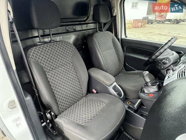 Белый Рено Кенгу, объемом двигателя 1.5 л и пробегом 262 тыс. км за 5750 $, фото 50 на Automoto.ua