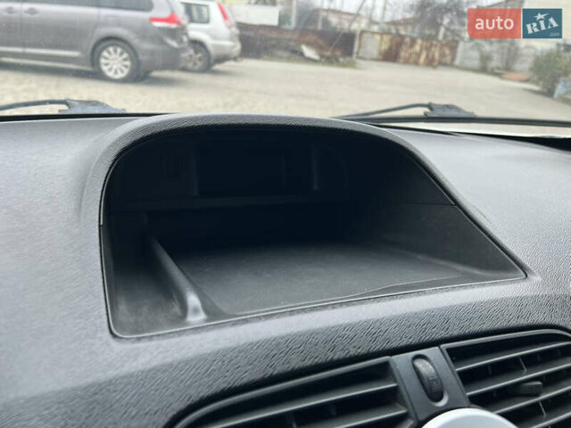 Белый Рено Кенгу, объемом двигателя 1.5 л и пробегом 262 тыс. км за 5750 $, фото 41 на Automoto.ua