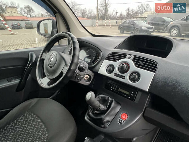 Белый Рено Кенгу, объемом двигателя 1.5 л и пробегом 262 тыс. км за 5750 $, фото 54 на Automoto.ua