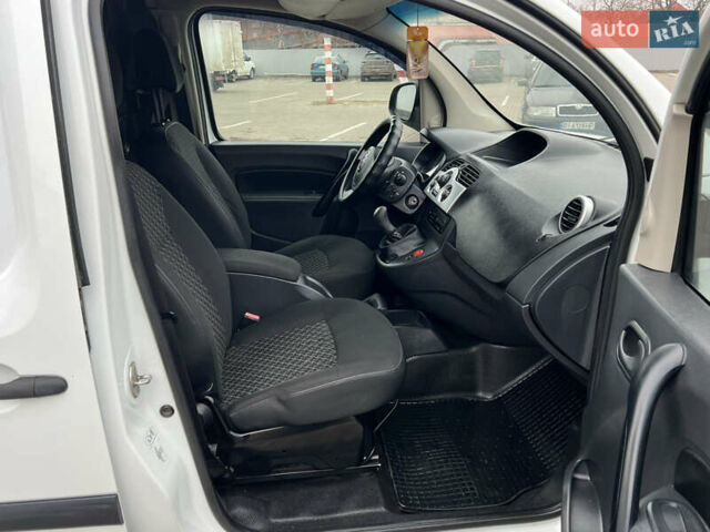 Белый Рено Кенгу, объемом двигателя 1.5 л и пробегом 262 тыс. км за 5750 $, фото 49 на Automoto.ua