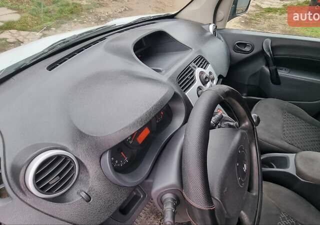 Белый Рено Кенгу, объемом двигателя 1.5 л и пробегом 361 тыс. км за 5300 $, фото 13 на Automoto.ua