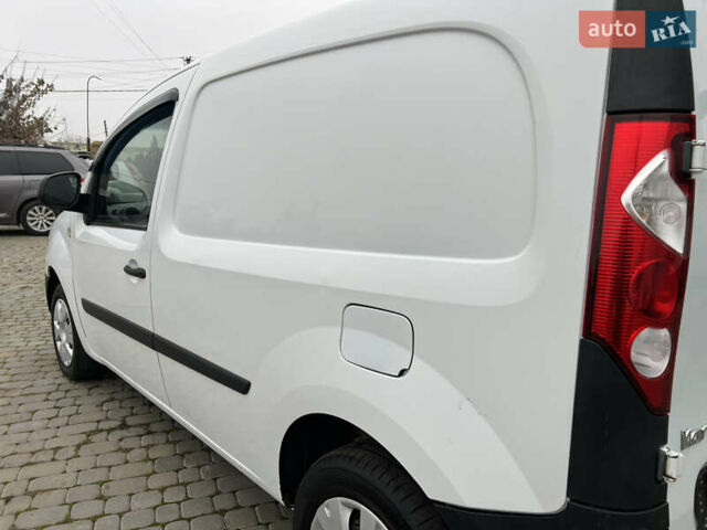 Белый Рено Кенгу, объемом двигателя 1.5 л и пробегом 262 тыс. км за 5750 $, фото 19 на Automoto.ua