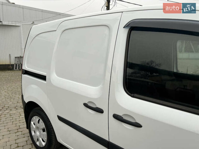 Белый Рено Кенгу, объемом двигателя 1.5 л и пробегом 262 тыс. км за 5750 $, фото 24 на Automoto.ua