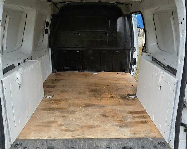 Белый Рено Кенгу, объемом двигателя 1.46 л и пробегом 280 тыс. км за 3100 $, фото 9 на Automoto.ua