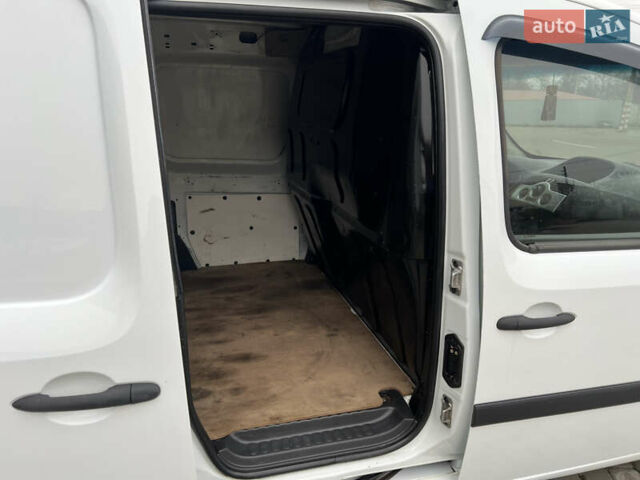 Белый Рено Кенгу, объемом двигателя 1.5 л и пробегом 262 тыс. км за 5750 $, фото 57 на Automoto.ua