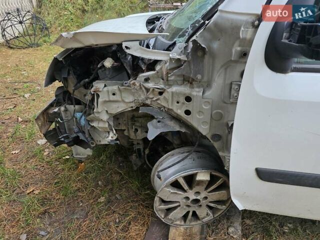 Белый Рено Кенгу, объемом двигателя 1.46 л и пробегом 280 тыс. км за 3100 $, фото 4 на Automoto.ua