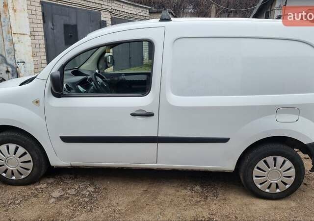 Белый Рено Кенгу, объемом двигателя 1.5 л и пробегом 361 тыс. км за 5300 $, фото 6 на Automoto.ua