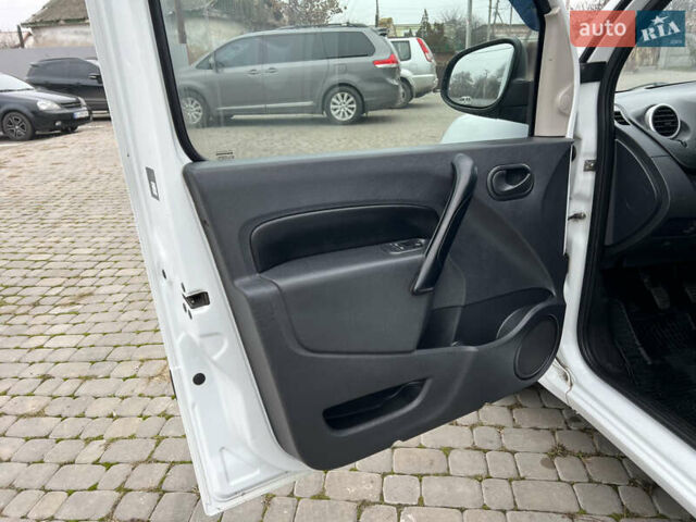 Белый Рено Кенгу, объемом двигателя 1.5 л и пробегом 262 тыс. км за 5750 $, фото 31 на Automoto.ua