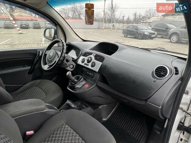 Белый Рено Кенгу, объемом двигателя 1.5 л и пробегом 262 тыс. км за 5750 $, фото 53 на Automoto.ua