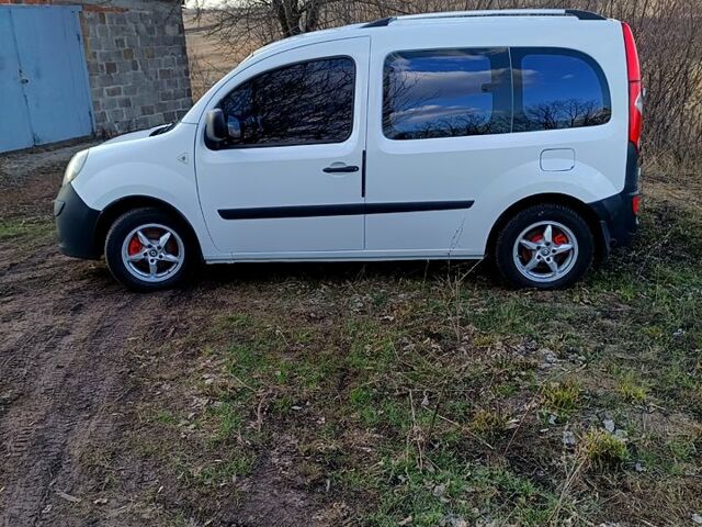 Белый Рено Кенгу, объемом двигателя 1.6 л и пробегом 310 тыс. км за 6200 $, фото 3 на Automoto.ua