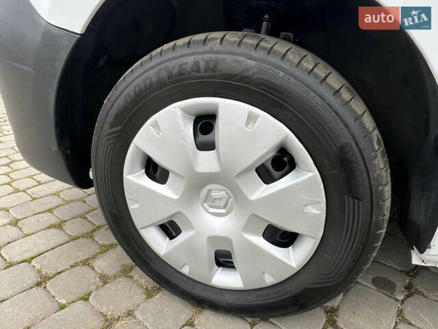 Белый Рено Кенгу, объемом двигателя 1.5 л и пробегом 262 тыс. км за 5750 $, фото 73 на Automoto.ua