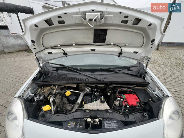 Белый Рено Кенгу, объемом двигателя 1.5 л и пробегом 262 тыс. км за 5750 $, фото 66 на Automoto.ua