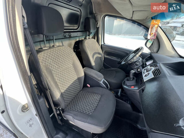 Белый Рено Кенгу, объемом двигателя 1.5 л и пробегом 262 тыс. км за 5300 $, фото 39 на Automoto.ua