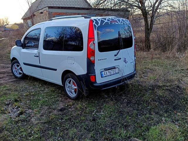 Белый Рено Кенгу, объемом двигателя 1.6 л и пробегом 310 тыс. км за 6200 $, фото 4 на Automoto.ua