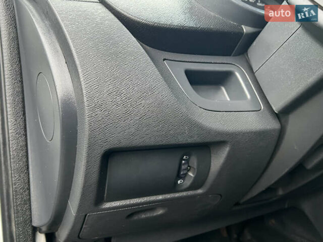 Белый Рено Кенгу, объемом двигателя 1.5 л и пробегом 262 тыс. км за 5750 $, фото 45 на Automoto.ua