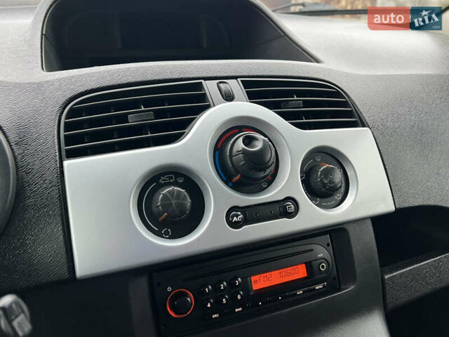 Белый Рено Кенгу, объемом двигателя 1.5 л и пробегом 262 тыс. км за 5750 $, фото 42 на Automoto.ua