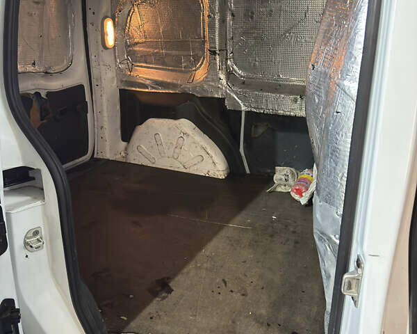 Белый Рено Кенгу, объемом двигателя 1.5 л и пробегом 273 тыс. км за 4100 $, фото 11 на Automoto.ua