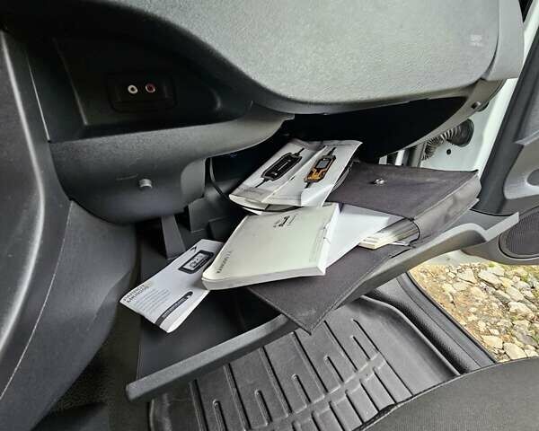 Белый Рено Кенгу, объемом двигателя 0 л и пробегом 62 тыс. км за 6000 $, фото 15 на Automoto.ua