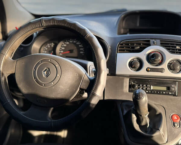 Белый Рено Кенгу, объемом двигателя 1.46 л и пробегом 235 тыс. км за 4000 $, фото 8 на Automoto.ua