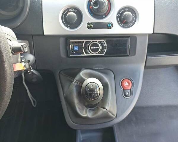 Белый Рено Кенгу, объемом двигателя 1.46 л и пробегом 120 тыс. км за 8000 $, фото 7 на Automoto.ua