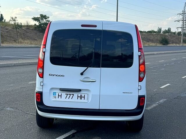 Белый Рено Кенгу, объемом двигателя 1.6 л и пробегом 285 тыс. км за 7999 $, фото 3 на Automoto.ua