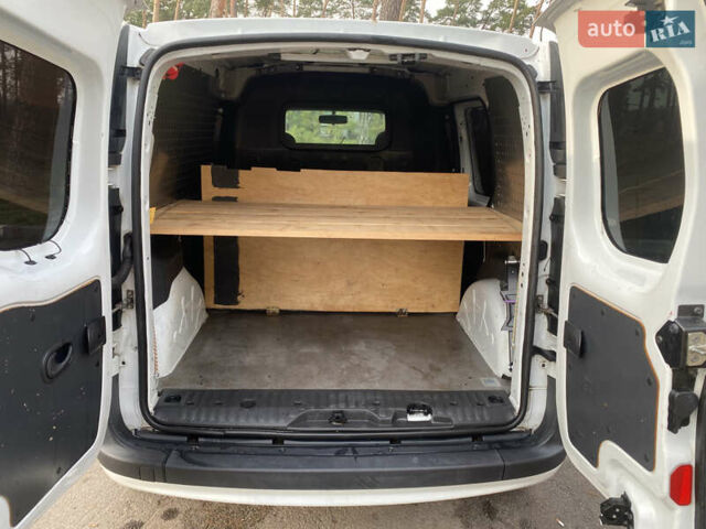 Белый Рено Кенгу, объемом двигателя 0 л и пробегом 80 тыс. км за 9000 $, фото 10 на Automoto.ua