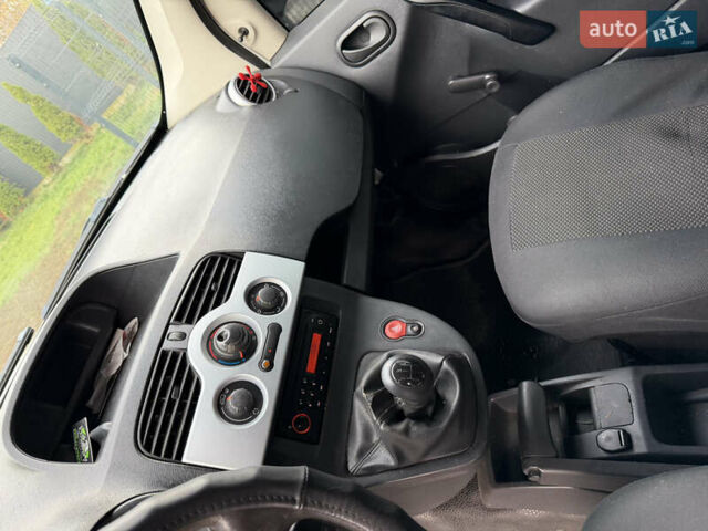 Рено Кенгу 2012 в Львове на Automoto.ua Белый Рено Кенгу, объемом двигателя 1.46 л и пробегом 233 тыс. км за 3850 $, фото 34 на Automoto.ua