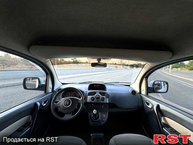 Белый Рено Кенгу, объемом двигателя 1.6 л и пробегом 285 тыс. км за 7999 $, фото 8 на Automoto.ua