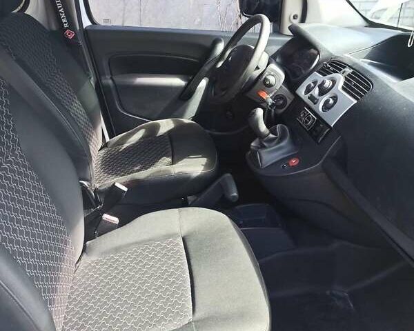 Белый Рено Кенгу, объемом двигателя 1.46 л и пробегом 120 тыс. км за 8000 $, фото 12 на Automoto.ua