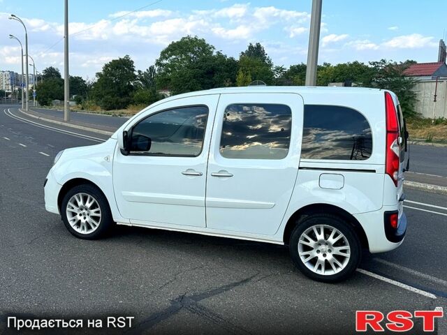 Белый Рено Кенгу, объемом двигателя 1.6 л и пробегом 285 тыс. км за 7999 $, фото 4 на Automoto.ua