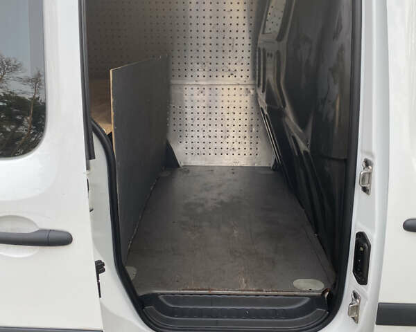 Белый Рено Кенгу, объемом двигателя 0 л и пробегом 80 тыс. км за 9000 $, фото 9 на Automoto.ua