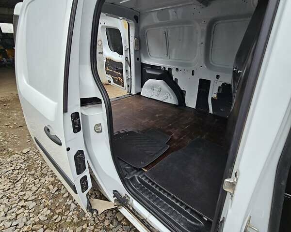 Белый Рено Кенгу, объемом двигателя 0 л и пробегом 62 тыс. км за 6000 $, фото 2 на Automoto.ua